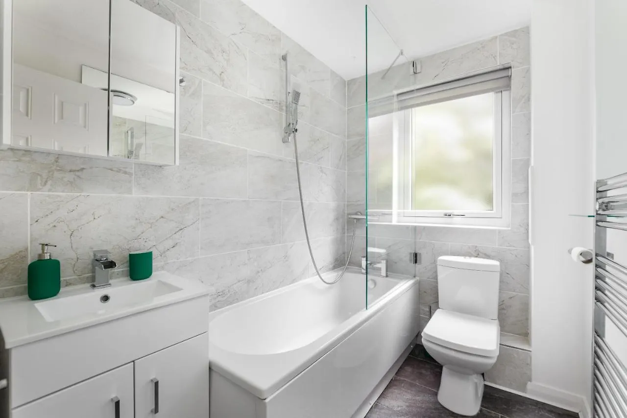 City Centre Stylish Apartment With Free Parking EDI