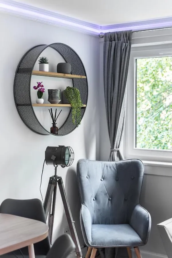 City Centre Stylish Apartment With Free Parking EDI